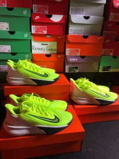(Category: ) located in . Submitted by rr.sneakerstash (Listing ID 1351182067, Image 1). Description: .