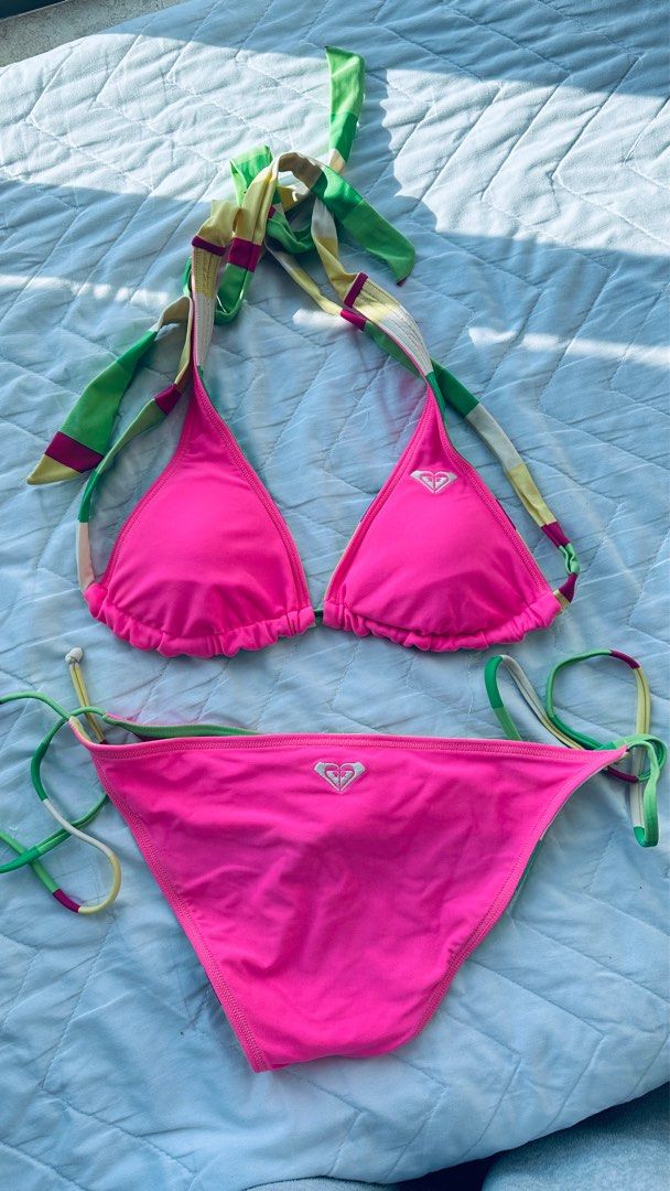 Roxy bikini （分類：泳衣）位於 Hong Kong。 由 miss_buy 提交（商品編號 1351149705，圖片 2）。簡介： 買返來嫌太sexy ，只試穿過一次 雙面不種色可穿。