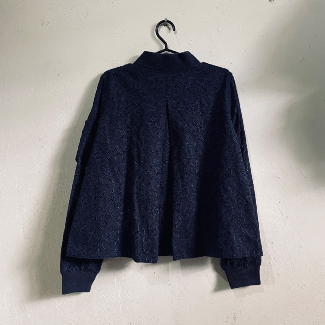 Sacai Floral Pattern Bomber Jacket (Category: Luxury Apparel) located in Caloocan City. Submitted by cast.archives (Listing ID 1351187031, Image 3). Description: Sacai Floral Pattern Bomber Jacket Size: Medium Condition: Very good Flaws: Minimal runs and Sign of used 3,500+shipping fee.
