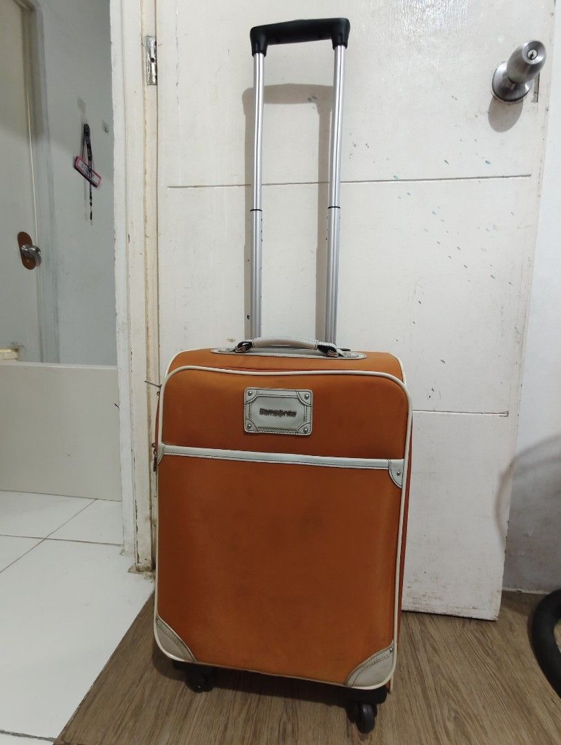 SAMSONITE LUGGAGE BAG (Category: Luggage) located in Manila. Submitted by babz30261 (Listing ID 1351115420, Image 1). Description: luggage bag Samsonite good quality condition No issues good quality of wheels 360...