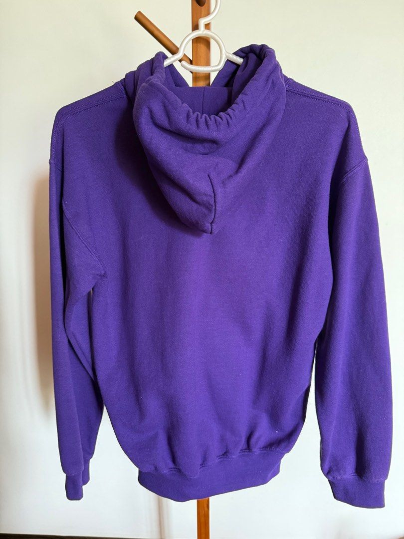 San Francisco Hoodie (Category: Hoodies) located in Marikina City. Submitted by samndbx (Listing ID 1351096843, Image 2). Description: Fleece lined hoodie Item measurement: Width: 51.3 cm Bottom band: 37cm Length: 62.5 cm Material (Gildan): 50% cotton 50% polyester.