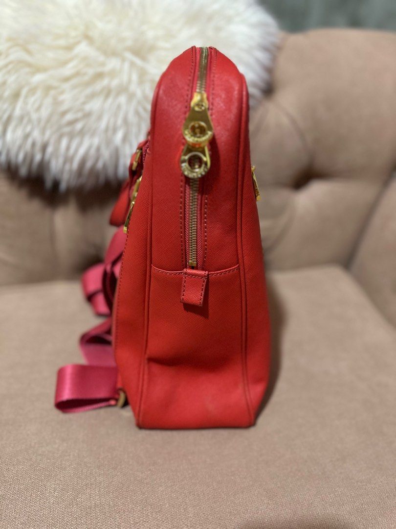 Sturdy packbag (Category: Luxury Bags & Wallets) located in Davao. Submitted by favoritepreloved (Listing ID 1351241398, Image 3). Description: ❤️Saffiano leather ❤️kasya laptop.