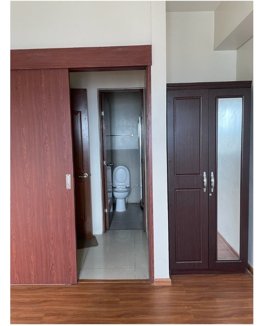 The Beacon Residences (Category: Apartments & Condos) located in Makati City. Submitted by royalstorm_2ff6b8 (Listing ID 1351115538, Image 3). Description: selling my 1bdr unit (44sqm) with parking. it located in Arnaiz and Chino Roces. Very strategic location for working people and students. walking distance to greenbelt, makati med, sm and one ayala. don bosco is just across. 6.5 NET DIRECT BUYER ONLY.