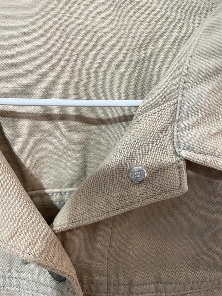 Uniqlo Jacket (Category: Coats, Jackets and Outerwear) located in Muntinlupa City. Submitted by declutterbyRA (Listing ID 1351138156, Image 3). Description: Uniqlo Jacket Xsmall - Small Used/ signs of usage ( faded color ) but still in good condition Payment : Gcash/ Bank Transfer Lalamove/ JNT or JRS c/o buyer Location : Alabang .