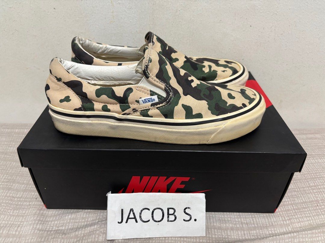 Vans size 8/8.5 (Category: Sneakers) located in Mandaluyong City. Submitted by songco07 (Listing ID 1351214965, Image 3). Description: For sale only Vans Slip On Checkered Flame size 8.5 Dirty, tears on sockliner, super slight sep Vans Authentic Chili Red size 8 Sole sep, uppers good condition Vans Slip On Camo size 8 Slight sep, dirts, drags 1,000+sf as pack.