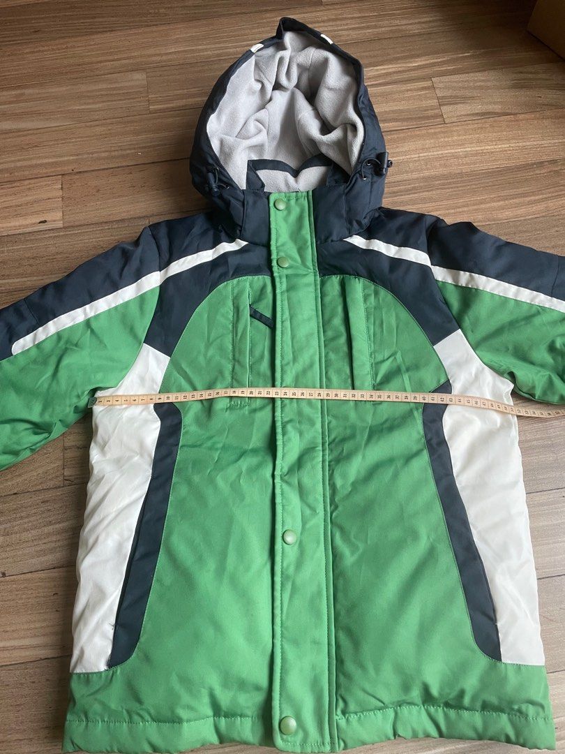 Winter jacket (Category: Coats, Jackets and Outerwear) located in Singapore. Submitted by knocknknock (Listing ID 1351185696, Image 1). Description: .