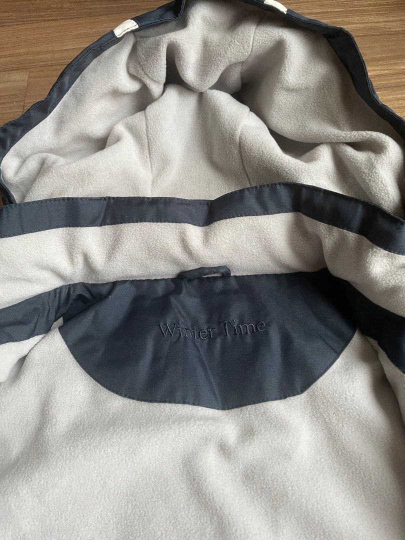Winter jacket (Category: Coats, Jackets and Outerwear) located in Singapore. Submitted by knocknknock (Listing ID 1351185696, Image 3). Description: .