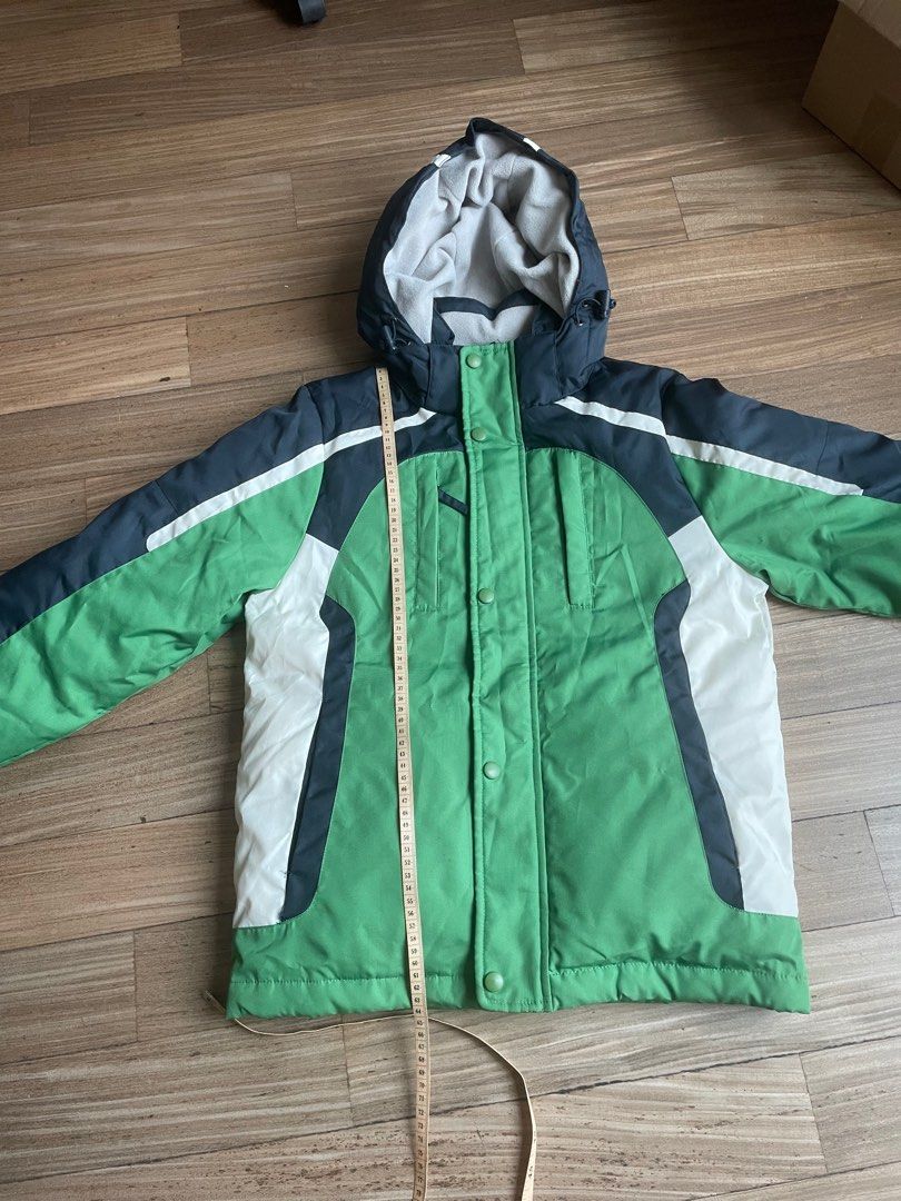 Winter jacket (Category: Coats, Jackets and Outerwear) located in Singapore. Submitted by knocknknock (Listing ID 1351185696, Image 2). Description: .