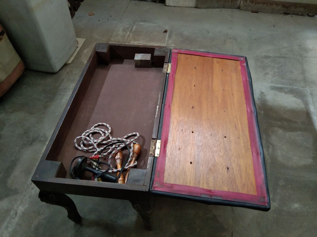 Antique Piano Bench (Category: Chairs) located in Quezon City. Submitted by jiggyboy11 (Listing ID 1351344469, Image 3). Description: Leather piano bench With storage.