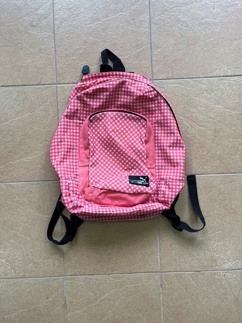 Combo backpack (Category: Backpacks) located in Batu Pahat. Submitted by muhammadasyraaf27 (Listing ID 1350026004, Image 2). Description: Bagpack Puma(Rm 45) Ada 4 compartment Condition padu Bagpack body glove (Rm40) 2 compartment Getah semua cun Combo 2 Rm70 Harga boleh nego (0105129863)Pm.