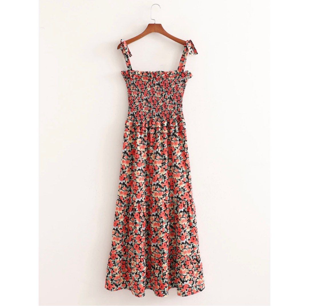 Black red floral dress (Category: Dresses) located in Manila. Submitted by malor152 (Listing ID 1351372681, Image 1). Description: Not my photos Thin fabric, M-L .