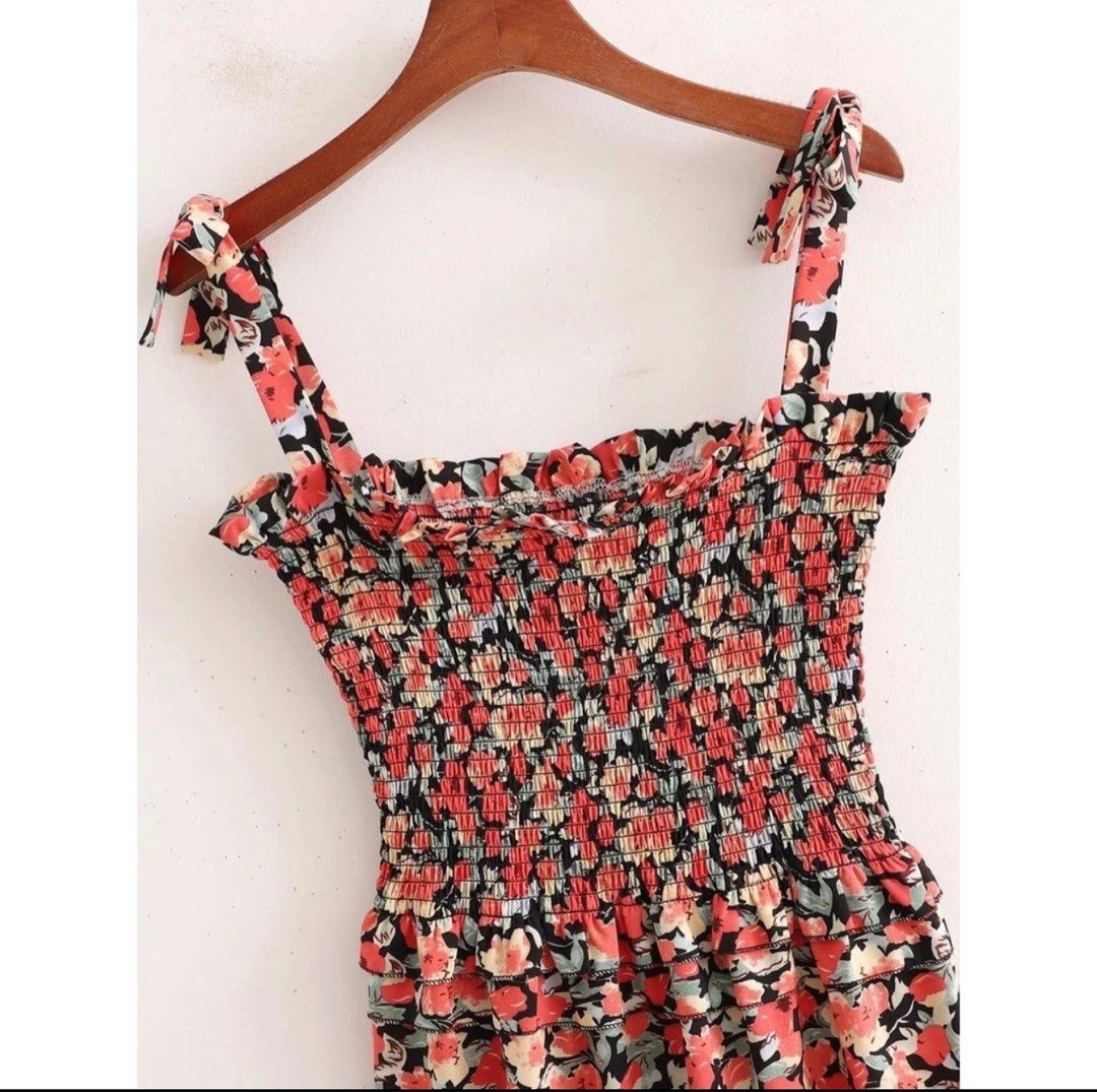 Black red floral dress (Category: Dresses) located in Manila. Submitted by malor152 (Listing ID 1351372681, Image 2). Description: Not my photos Thin fabric, M-L .
