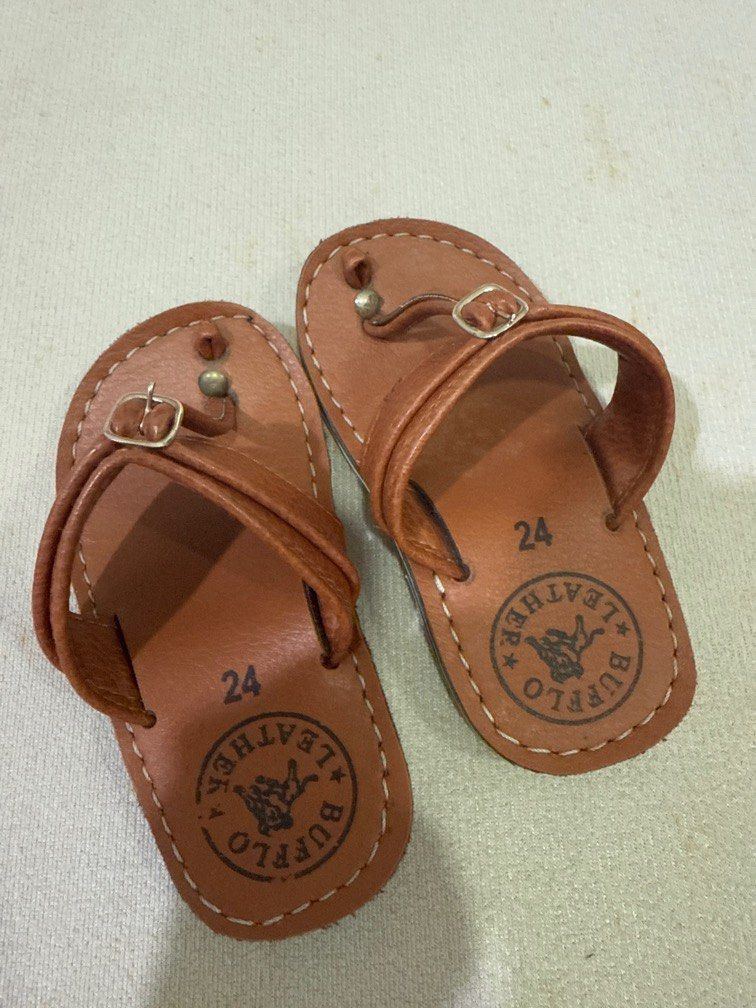 Boy Capal 24 (Category: Babies & Kids Fashion) located in Singapore. Submitted by goodbargains_baju (Listing ID 1351284458, Image 2). Description: for blue chas card holder or someone in need please. Brand new Bottom sole 16cm Self collection at Tampines st81 or via mail at $2.00.