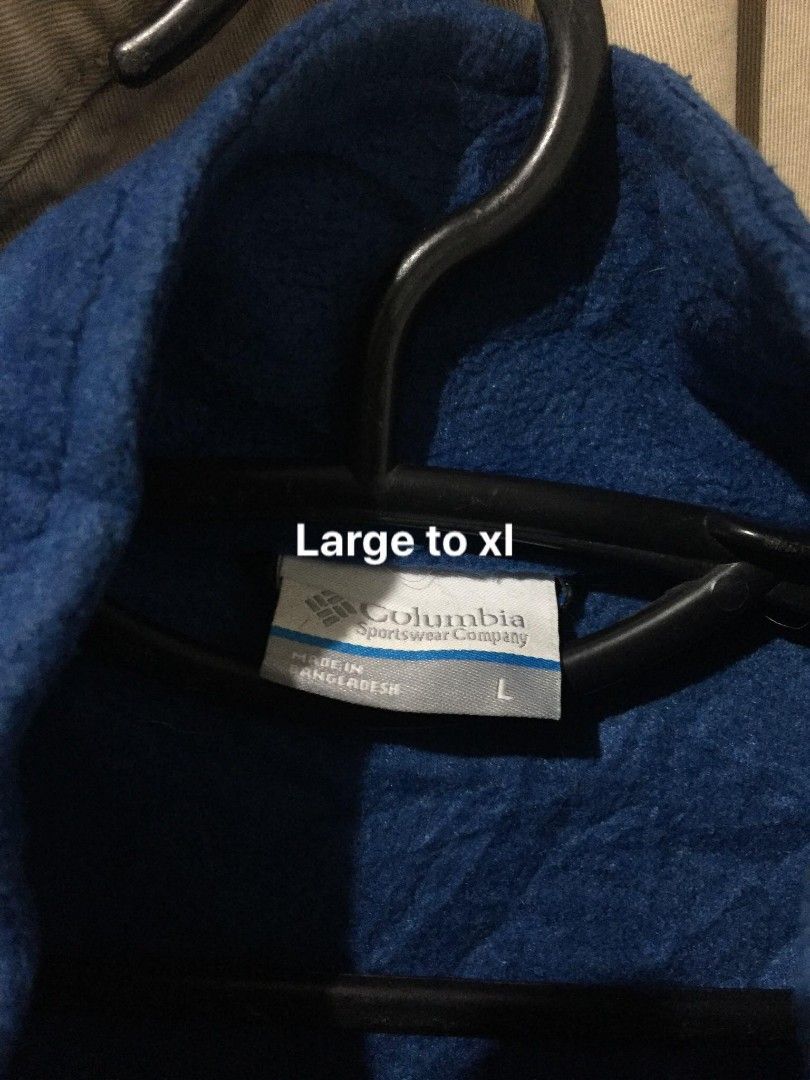 Columbia Techfleece Vest Jacket (Category: Coats, Jackets and Outerwear) located in Naga. Submitted by bonethugz1822 (Listing ID 1351425679, Image 3). Description: 550+sf Excellent condi no flaws Need wash lang Dm.