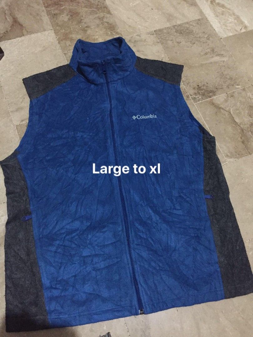 Columbia Techfleece Vest Jacket (Category: Coats, Jackets and Outerwear) located in Naga. Submitted by bonethugz1822 (Listing ID 1351425679, Image 1). Description: 550+sf Excellent condi no flaws Need wash lang Dm.
