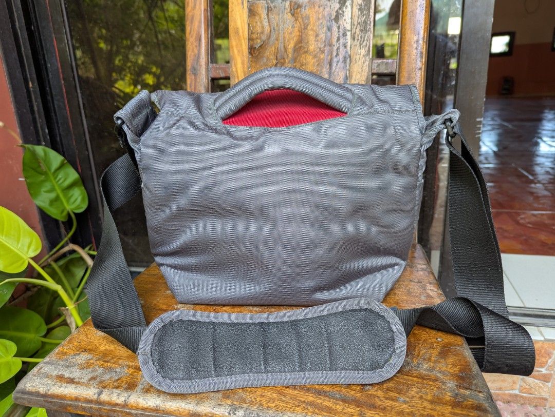 Crumpler 6 Million Dollar home Camera sling bag (Category: Camera Bags & Carriers) located in Dagupan City. Submitted by bo0ms (Listing ID 1351301565, Image 2). Description: For sale Crumpler 6 Million Dollar home Camera sling bag Slightly Used in Very Good condition almost like new, no issues, no holes no fading, no discoloration, no friction marks, still very presentable, has 6 dividers, can fit 1 Camera body and 5-6 lens, See pics for details.