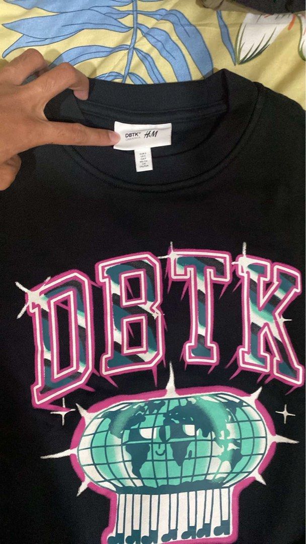 DBTK X H&M Garapatta (Category: Tshirts & Polo Shirts ) located in Bulacan. Submitted by cedrick13 (Listing ID 1351257332, Image 3). Description: For Sale DBTK x H&M Garapatta Used Once both Crewneck and Shirt Both in Good Condition Crewneck (Small on tag, fits to Medium) (Srp 2700+) Shirt (XS on tag, fits to Medium) (Srp 1200+) Selling both for only 2500 😉 Bought from Garapatta release sa SM for its SRP (Ma light lang color sa Picture due to my