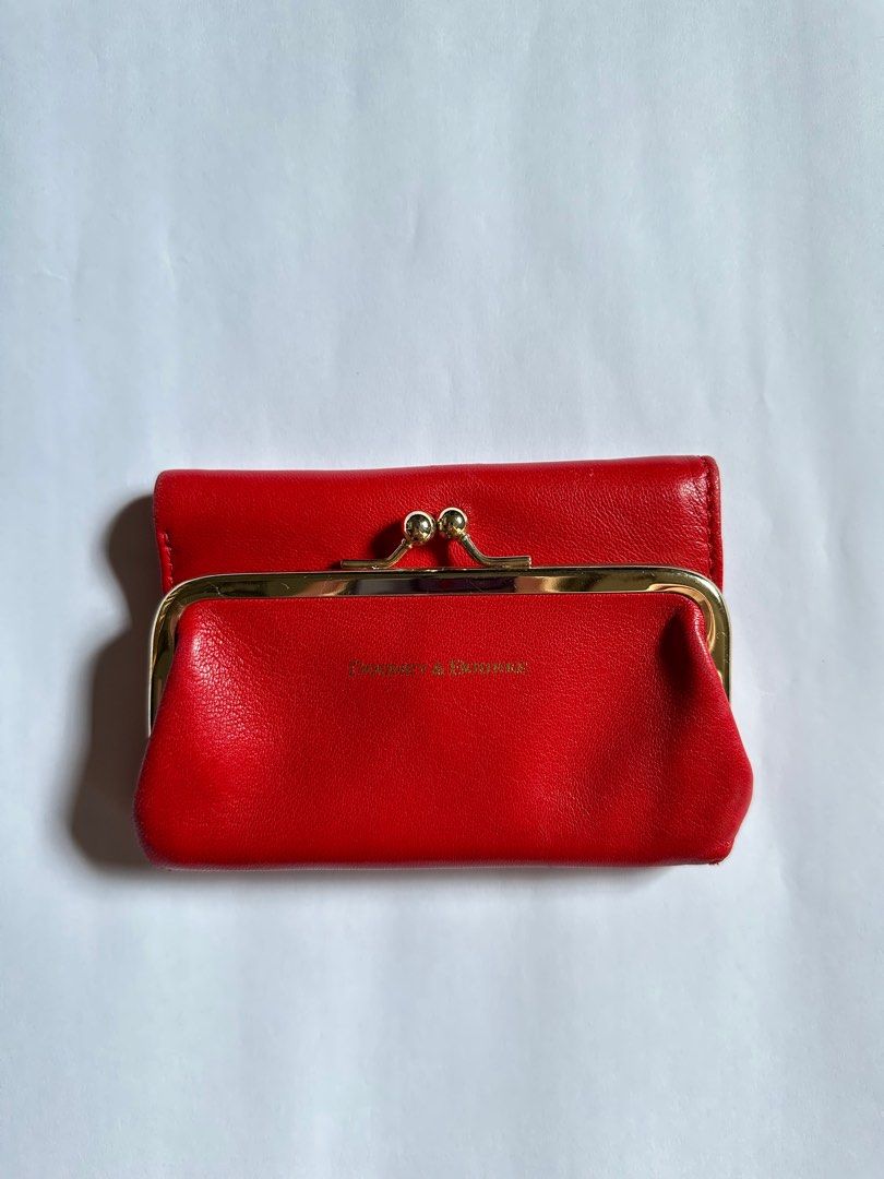 Dooney and Bourke trifold wallet (Category: Luxury Bags & Wallets) located in Bulacan. Submitted by elacrz_ (Listing ID 1351346432, Image 1). Description: .