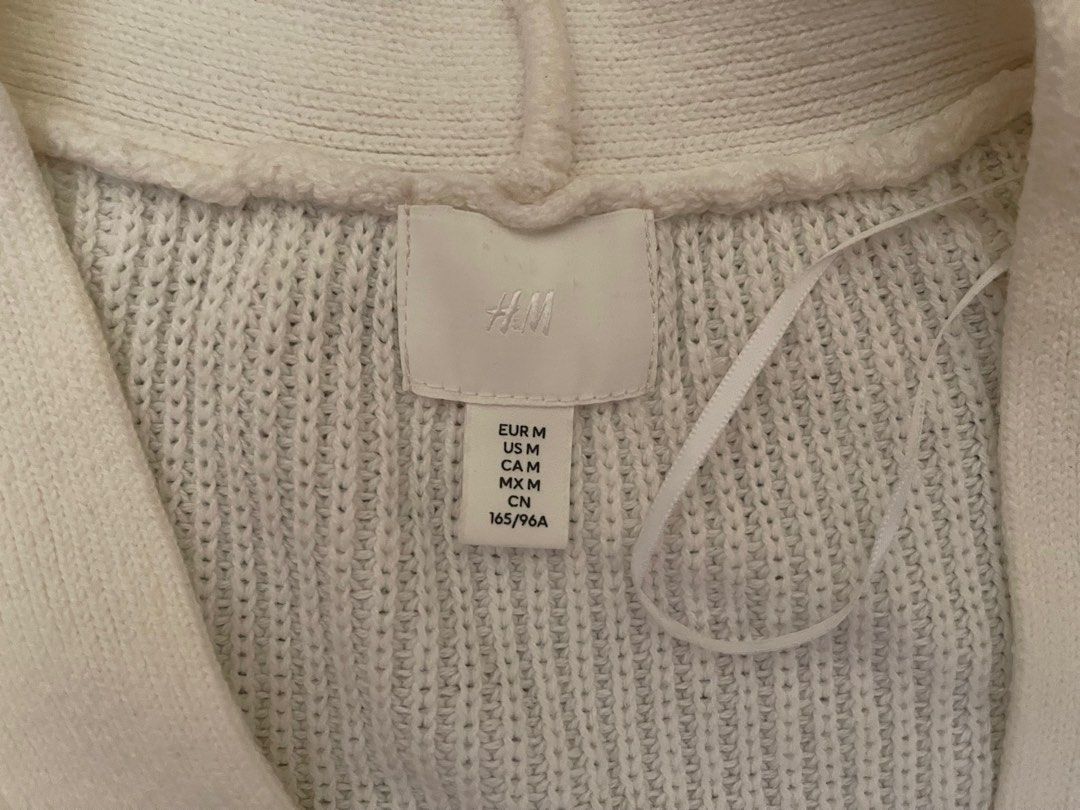 elegant h&m white vest top (Category: Coats, Jackets and Outerwear) located in Cavite. Submitted by biangsu (Listing ID 1351332052, Image 3). Description: bought for a costume, used once! bought for 1.2k, will tawad if getting more from me:).