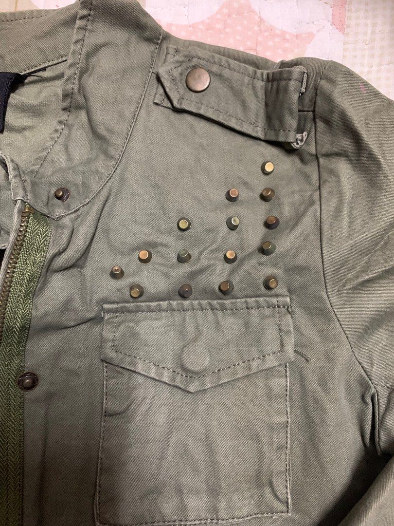 Green jacket (Category: Coats, Jackets and Outerwear) located in Seri Kembangan. Submitted by rynatz (Listing ID 1351410120, Image 2). Description: .