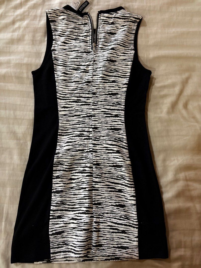 H&M dress (Category: Dresses) located in Mandaluyong City. Submitted by itisntso (Listing ID 1351335337, Image 2). Description: H&M dress Size S .