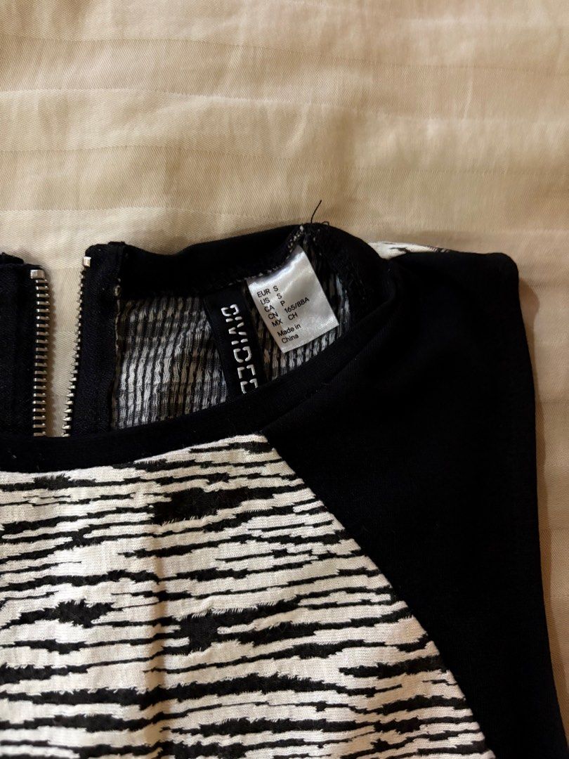 H&M dress (Category: Dresses) located in Mandaluyong City. Submitted by itisntso (Listing ID 1351335337, Image 3). Description: H&M dress Size S .