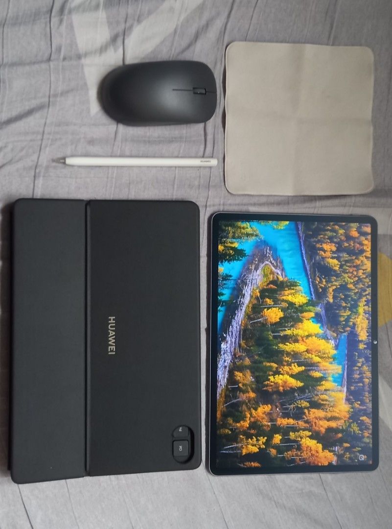HUAWEI MatePad 11.5"S PaperMatte Edition (Category: Others) located in San Mateo. Submitted by aj.echizen (Listing ID 1351265213, Image 2). Description: includes original wireless mouse, keyboard and pencil hindi na nagamit nakatabi nalang maganda siya pang gamit school lalo na kung mahilig ka sa mga arts at mag drawing at sa trabaho parang mini laptop nadin kasi may kasama siyang WPS Office. kasama nadin Bag para may lagayan. sa interesado messa