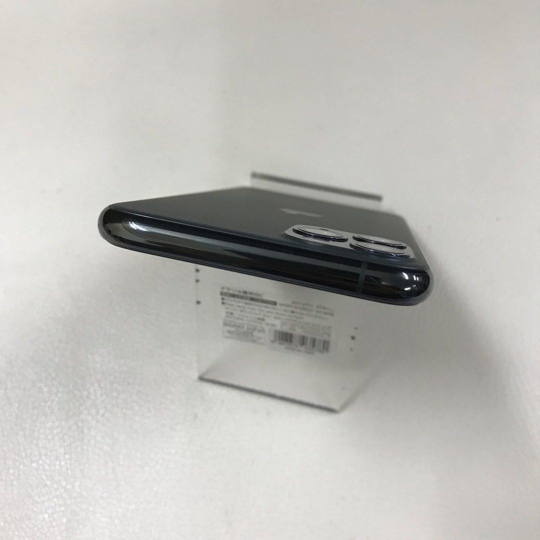 iPhone 11Pro 256 gb (Category: iPhone 11 Series) located in Manila. Submitted by TekiCashGadgetsph (Listing ID 1351341161, Image 3). Description: (FU) Open-line, any sim working (worldwide) - Guaranteed original iPhone not fake/copy accessories with box Secondhand Good as new not abused! Presentable •Original Lcd • no issue hidden issues • clean apple id / iCloud id • Good batthealth • Good cam front/back • Good Performance • Working face id • Go