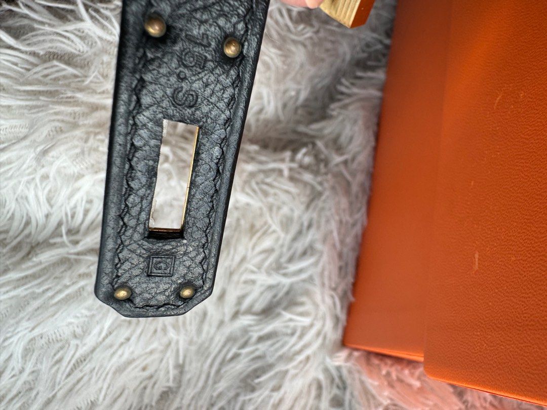 kelly 32 (Category: Luxury Bags & Wallets) located in Quezon City. Submitted by authentic_manila (Listing ID 1351380454, Image 3). Description: kelly 32 includes strap, clochette, lock and key, box and dustbag pick up in qc bfo bpi or cash upon pickup .