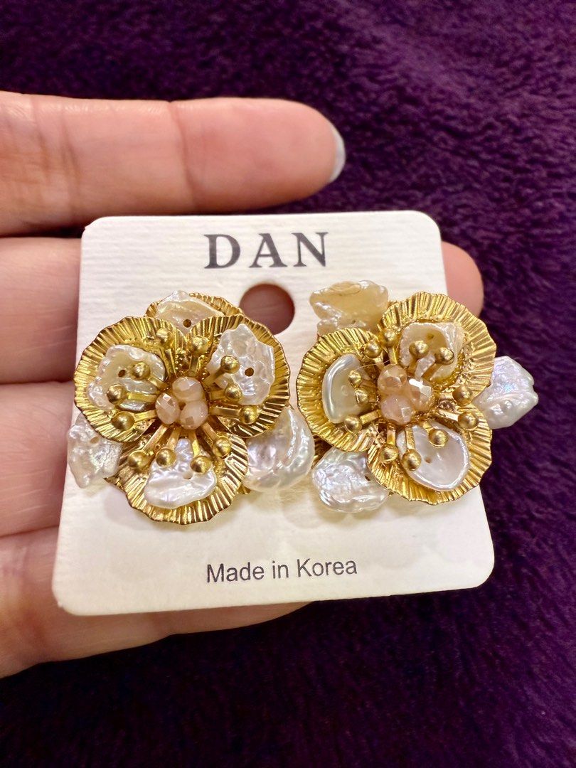 Korean Fashion Earrings #2 (Category: Earrings) located in Antipolo. Submitted by tarepanda85 (Listing ID 1351301043, Image 2). Description: Brand new ————————————- Buyer shoulders shipping via J&T Express or Grab/Lalamove. MOP: BDO, BPI, Gcash Sorry, I can’t do meetups. .