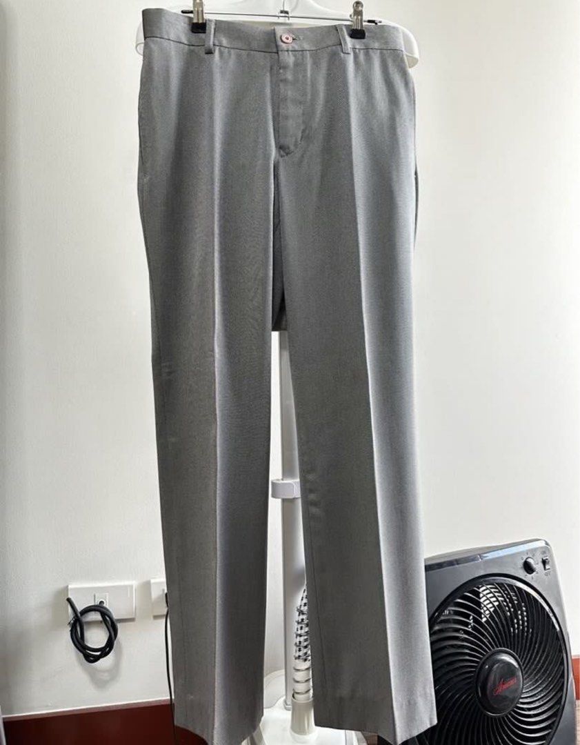 LIGHT GRAY SUIT (Category: Sets & Coordinates) located in Malabon City. Submitted by echouisano (Listing ID 1351419342, Image 3). Description: Light Grey Suit OP: 3500 SP: 1800‼️ Condition: 8/10 (used once) Size: S-M Inclusion: Coat and Pants.