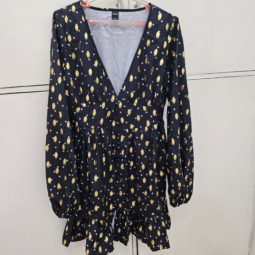 Longsleeves Black Dress (Category: Dresses) located in Paranaque City. Submitted by spno12 (Listing ID 1351291622, Image 2). Description: Shein Longsleeves Black Dress (no tag) - new - never been used .