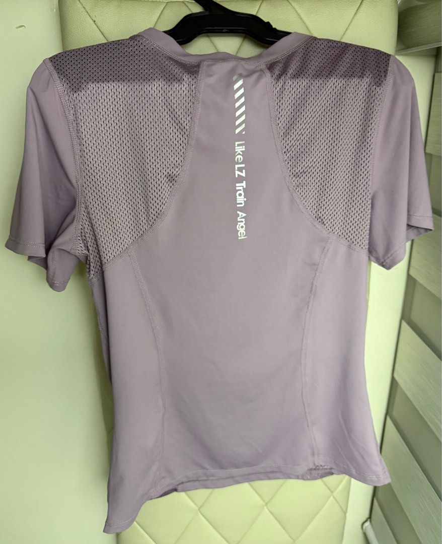 Nike dri fit (Category: Shirts) located in Manila. Submitted by sunshinet18 (Listing ID 1351280320, Image 2). Description: Loc: manila Payment: gcash Size: medium.