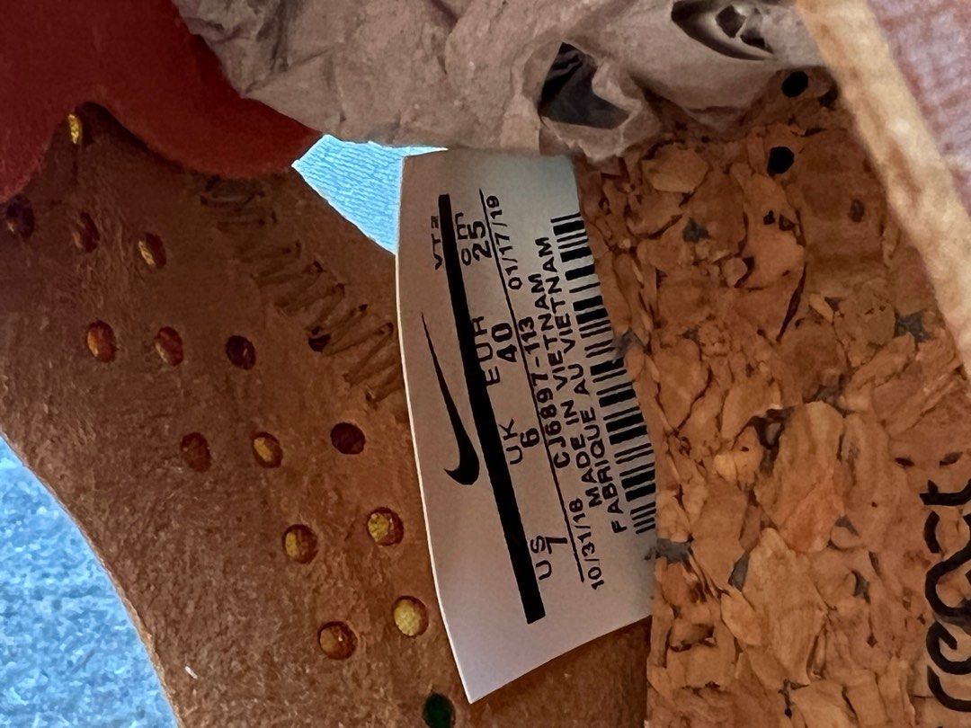 全新Nike react （分類：波鞋）位於 Hong Kong。 由 shoppingshm 提交（商品編號 1351283367，圖片 4）。簡介： US7/UK6/euro40/25cm。