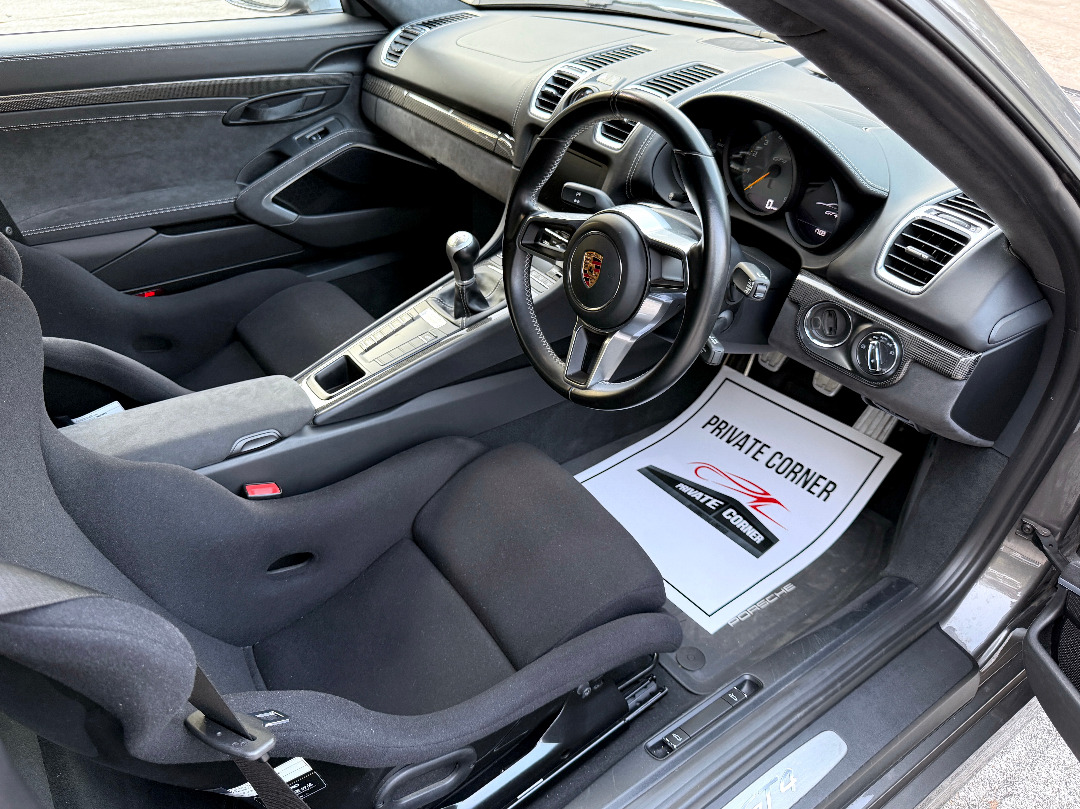 Porsche 981 CAYMAN GT4  Manual62864837264769113