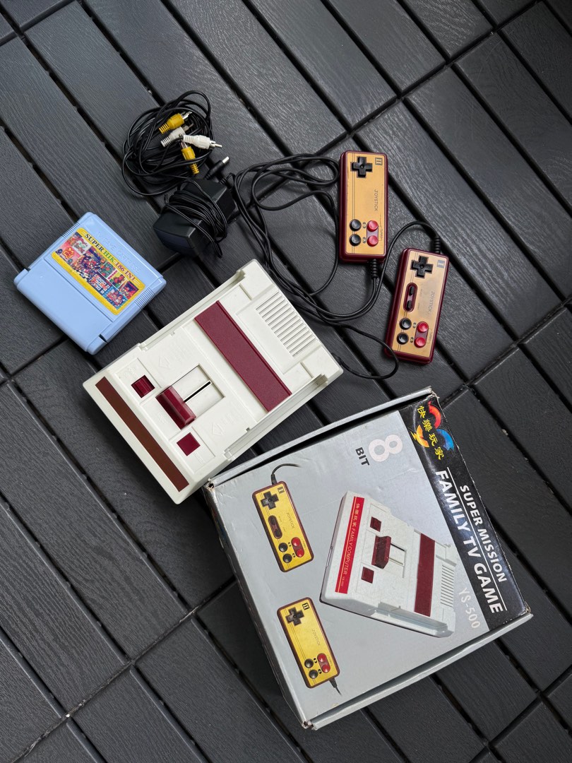 Retro Family Computer Video Console, Video Gaming, Video Game Consoles ...