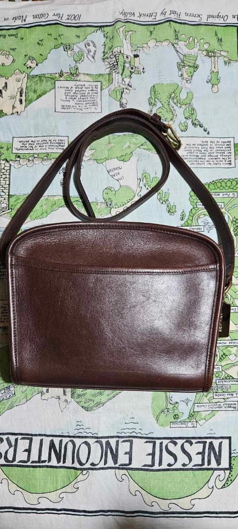 Vintage Coach 9087 Metropolis Zip Bag (Category: Cross-body Bags) located in Baguio. Submitted by everything_v (Listing ID 1351256190, Image 1). Description: negotiable accepts layaway/installment plus SF.