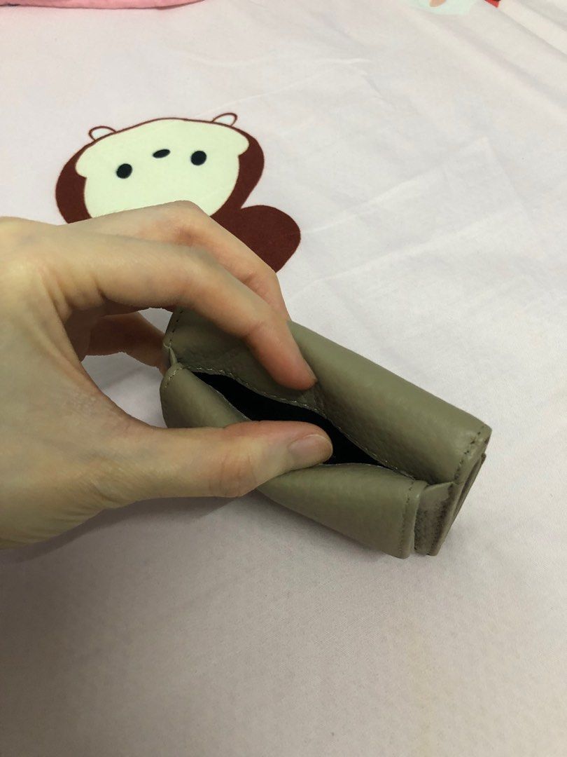 Wallet (Category: Wallets & Card Holders) located in Singapore. Submitted by NatalieHapy (Listing ID 1351383513, Image 4). Description: .