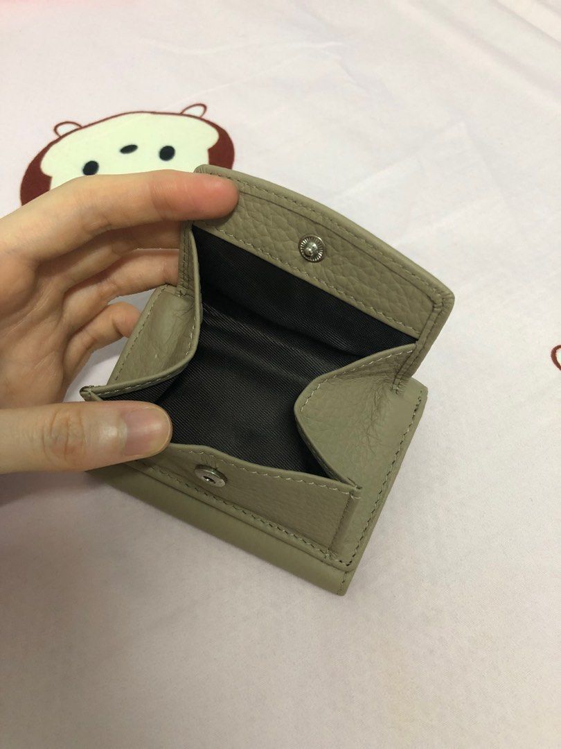 Wallet (Category: Wallets & Card Holders) located in Singapore. Submitted by NatalieHapy (Listing ID 1351383513, Image 3). Description: .