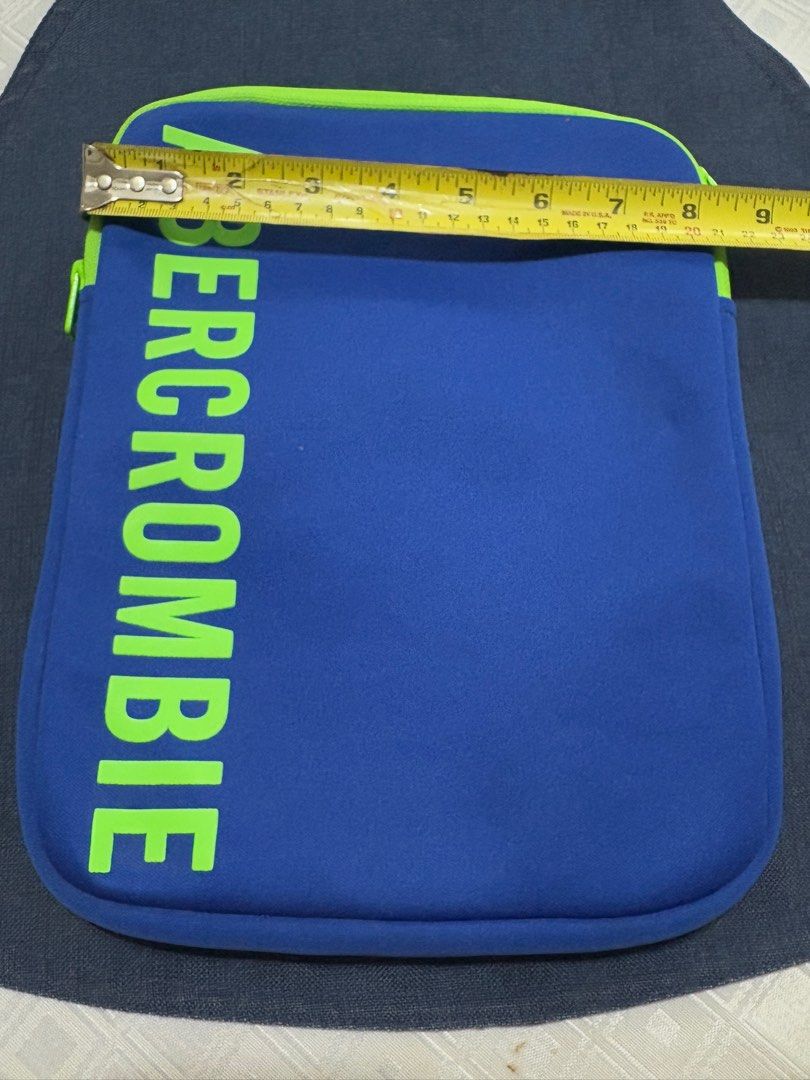 Abercrombie ipad tablet padded carrier case pouch (Category: Laptop Bags & Sleeves) located in Quezon City. Submitted by myextras (Listing ID 1351486127, Image 2). Description: Fits a regular ipad, velvety interior, absorbs shock, protects your tablet.