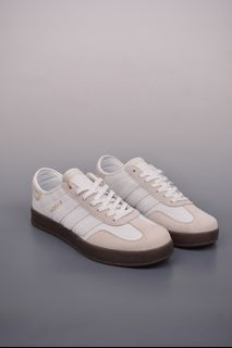 (Category: ) located in . Submitted by outlet.sneaker.shop (Listing ID 1351475896, Image 1). Description: .