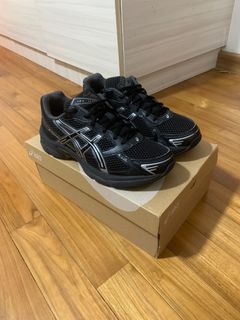 (Category: ) located in . Submitted by the_sneaker_basement (Listing ID 1351512076, Image 1). Description: .