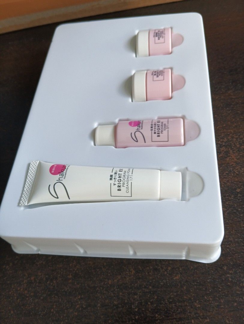Bright program kits (Category: Face Care) located in Singapore. Submitted by cck43 (Listing ID 1351498735, Image 4). Description: one cleansing foam, one moisturizer, one toner and one day cream.