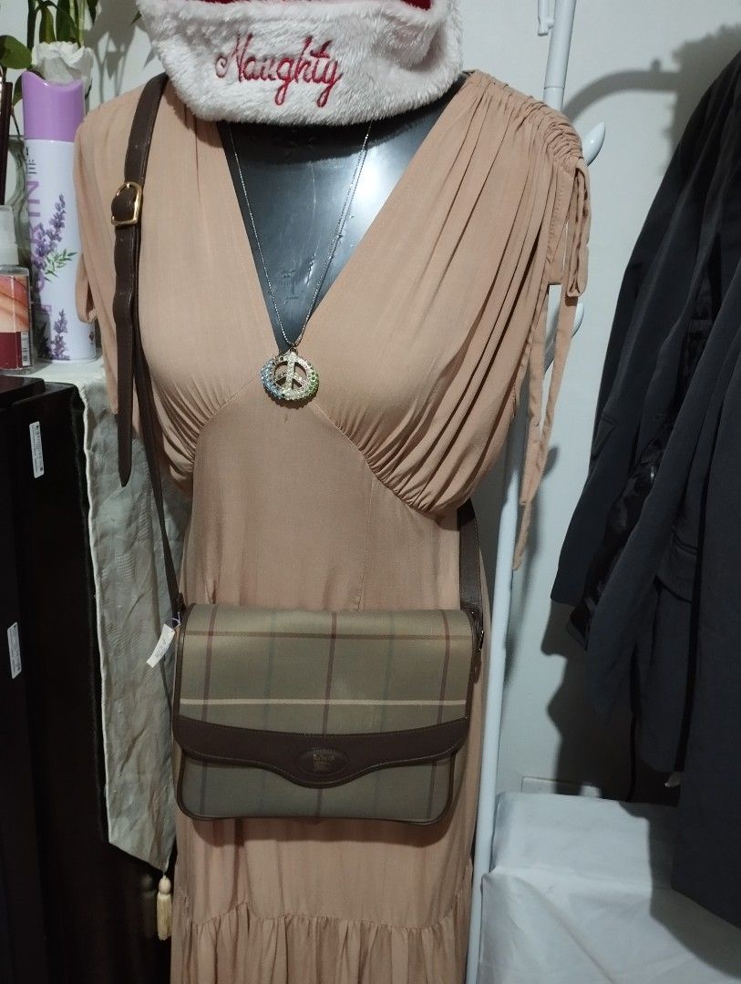 Bundle of of 2 (Category: Luxury Bags & Wallets) located in Mandaluyong City. Submitted by mona031 (Listing ID 1351560618, Image 3). Description: preloved shoulder bag branded Burberry with brand new gentle woman crop top for pick up bacood sta mesa.