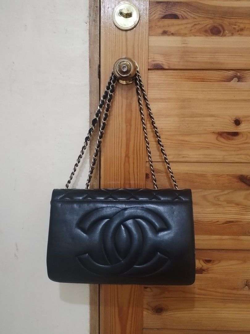 Chanel Double Flap Jumbo With Large CC Logo Bag (Category: Luxury Bags & Wallets) located in Puerto Galera. Submitted by maniaparea10007 (Listing ID 1351534159, Image 2). Description: Chanel Double Flap Jumbo With Large CC Logo Bag..