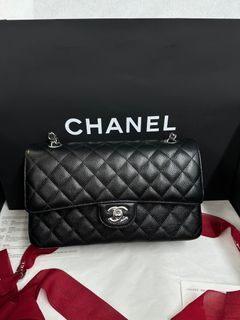 (Category: ) located in . Submitted by chicluxury (Listing ID 1351603042, Image 1). Description: .