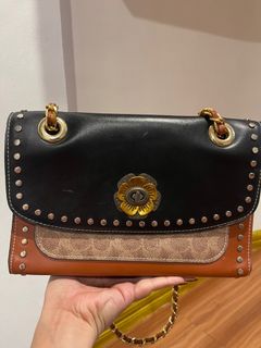 (Category: ) located in . Submitted by apparel360 (Listing ID 1351577810, Image 1). Description: .