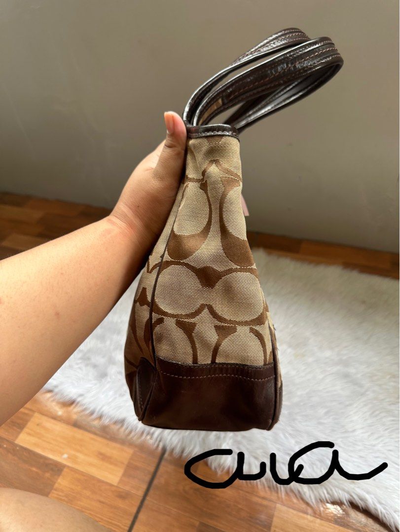 Coach ergo legacy preloved timeless vintage (Category: Luxury Bags & Wallets) located in Navotas City. Submitted by airakyunha84167 (Listing ID 1351483180, Image 2). Description: ❌2,850 ✅2,300 lp na ✨Vintage Coach Ergo Legacy ✅ creed and hangtag complete ✅ minimal sign of use no major flaw ✅ mine as is ✅no return no exchange ✅ guaranteed original .