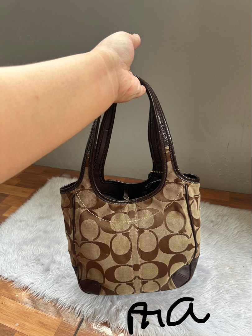 Coach ergo legacy preloved timeless vintage (Category: Luxury Bags & Wallets) located in Navotas City. Submitted by airakyunha84167 (Listing ID 1351483180, Image 3). Description: ❌2,850 ✅2,300 lp na ✨Vintage Coach Ergo Legacy ✅ creed and hangtag complete ✅ minimal sign of use no major flaw ✅ mine as is ✅no return no exchange ✅ guaranteed original .