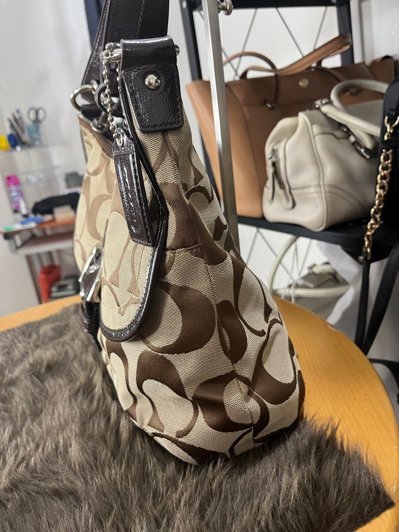 Coach Soho Hobo bag (Category: Luxury Bags & Wallets) located in Quezon City. Submitted by eclipse.leandro (Listing ID 1351489029, Image 3). Description: Coach Soho Hobo bag Condition: 9.5/10 31cm x 24cm 3,750 PHP All products are 100% Authentic bought from Japan. Disclaimer: We are not affiliated with the brands listed. #LuvLuxe #LuxuryJPNFinds.